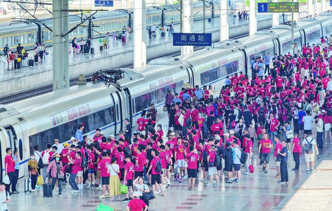 江南时报, 乘务员加入, https