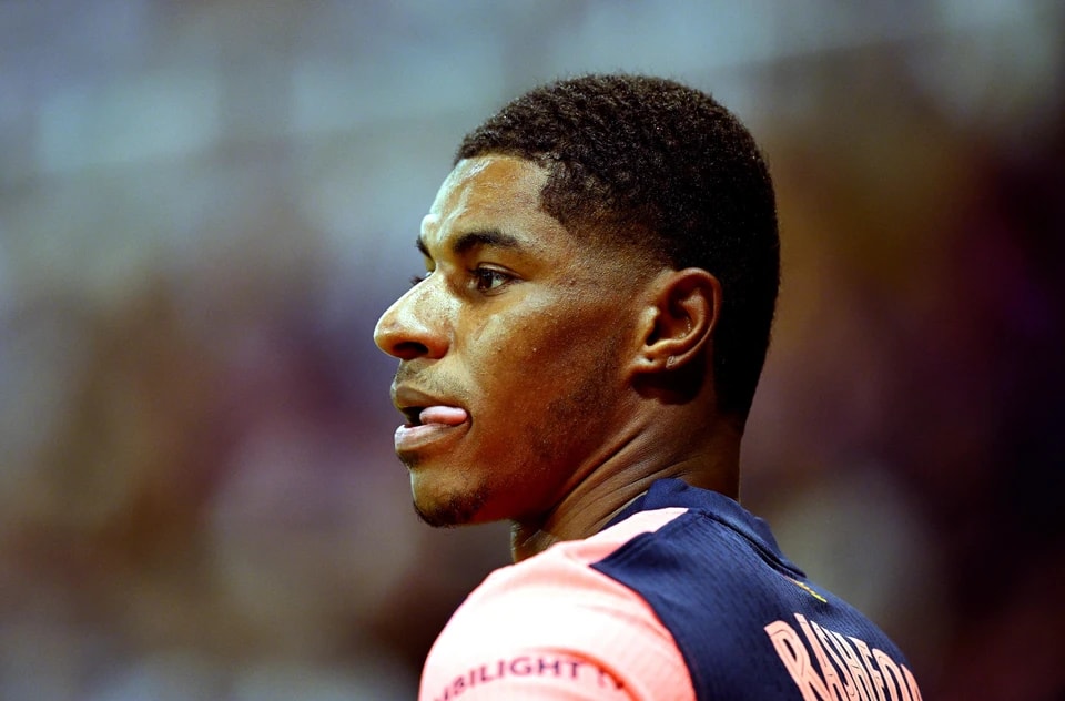 狡猾的边锋, 初的协议, 这转会故事