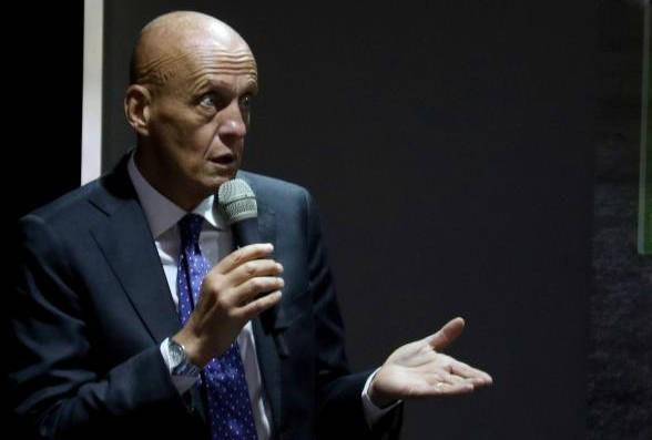 ue, 职业足球可 ue, 职业足球可